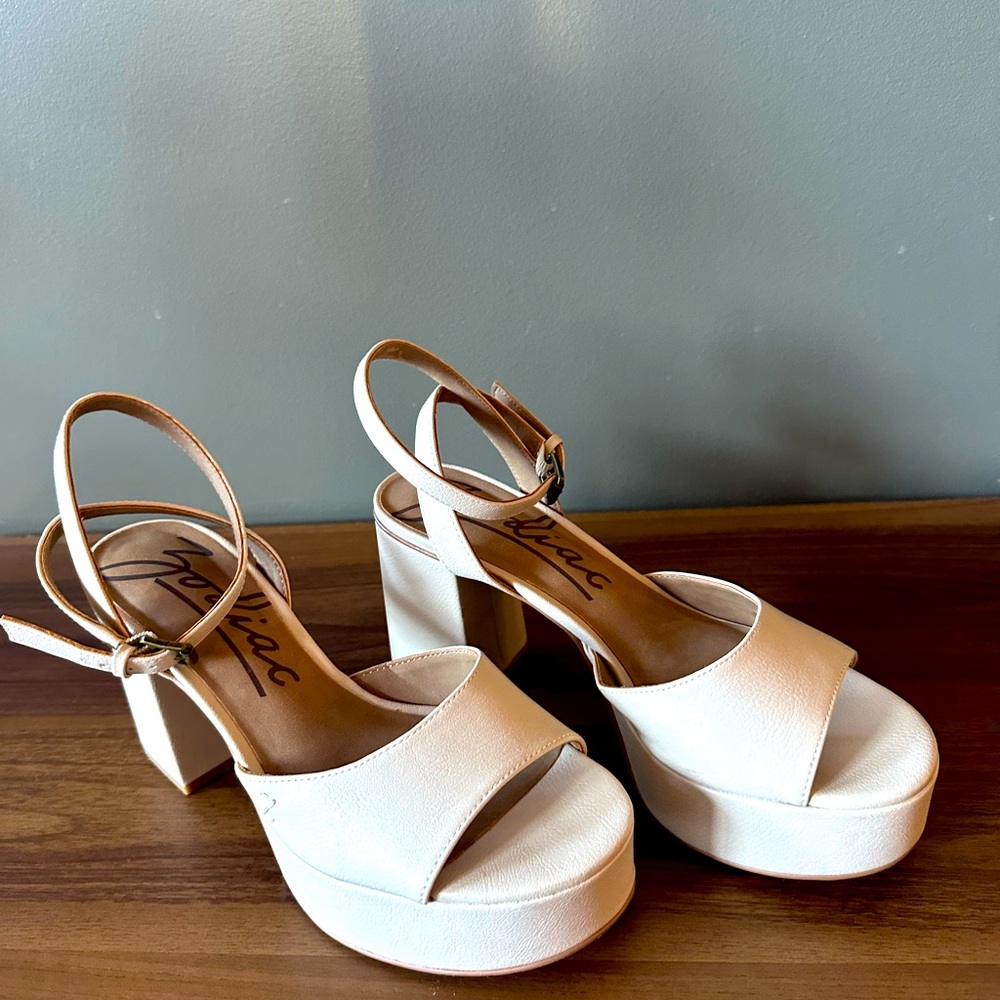 Zodiac chunk heels